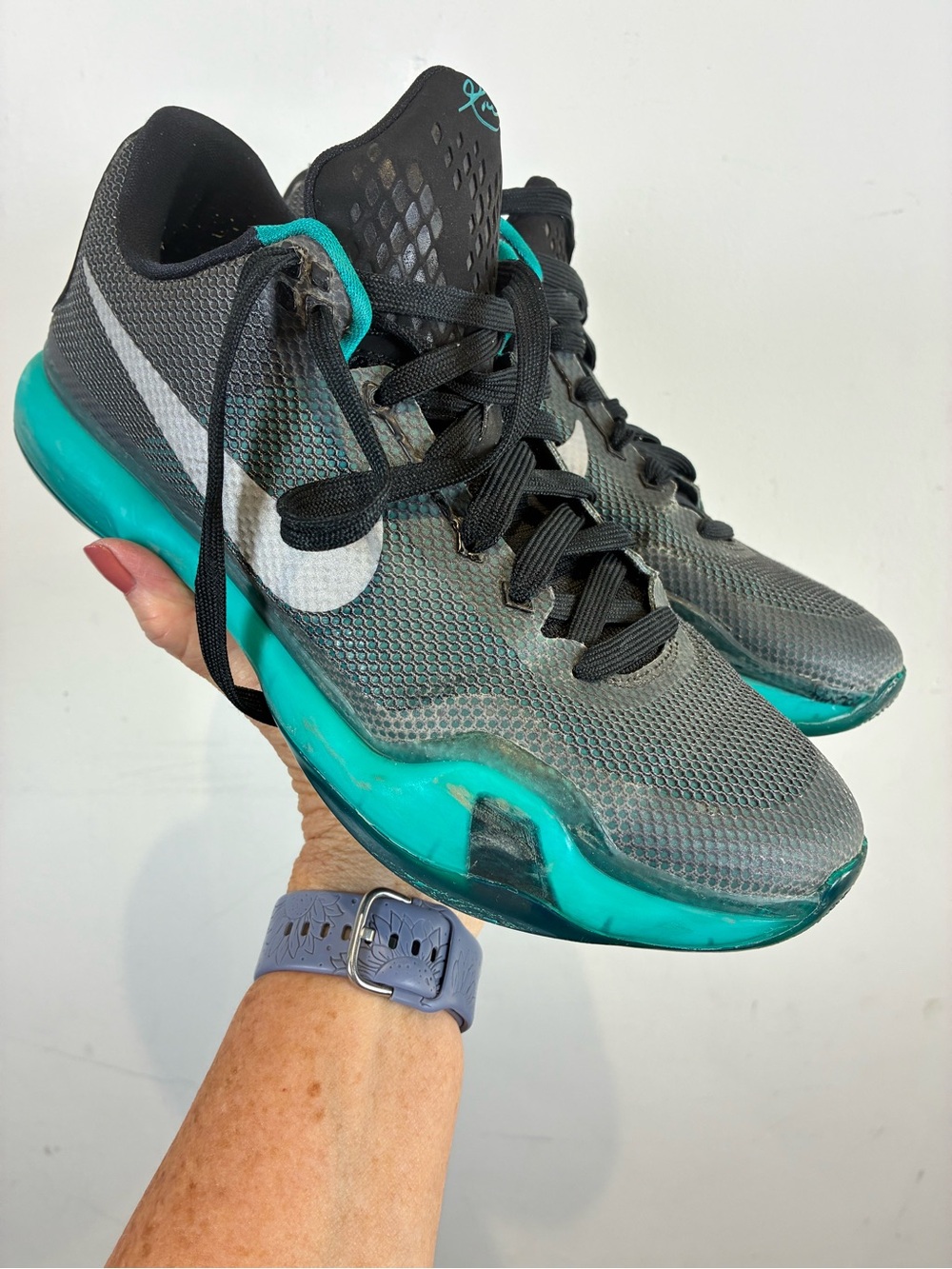 Nike Kobe X Liberty Women’s Black and Teal Low-Top Athletic Shoes, Size 8